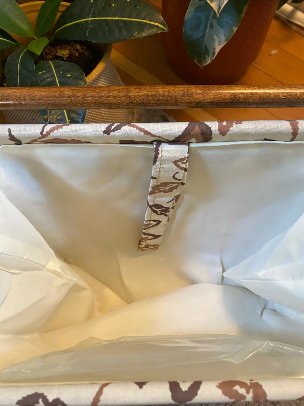 Vintage MCM 1960s Floral Folding Stand up Knit Craft Sew Yarn Basket Holder